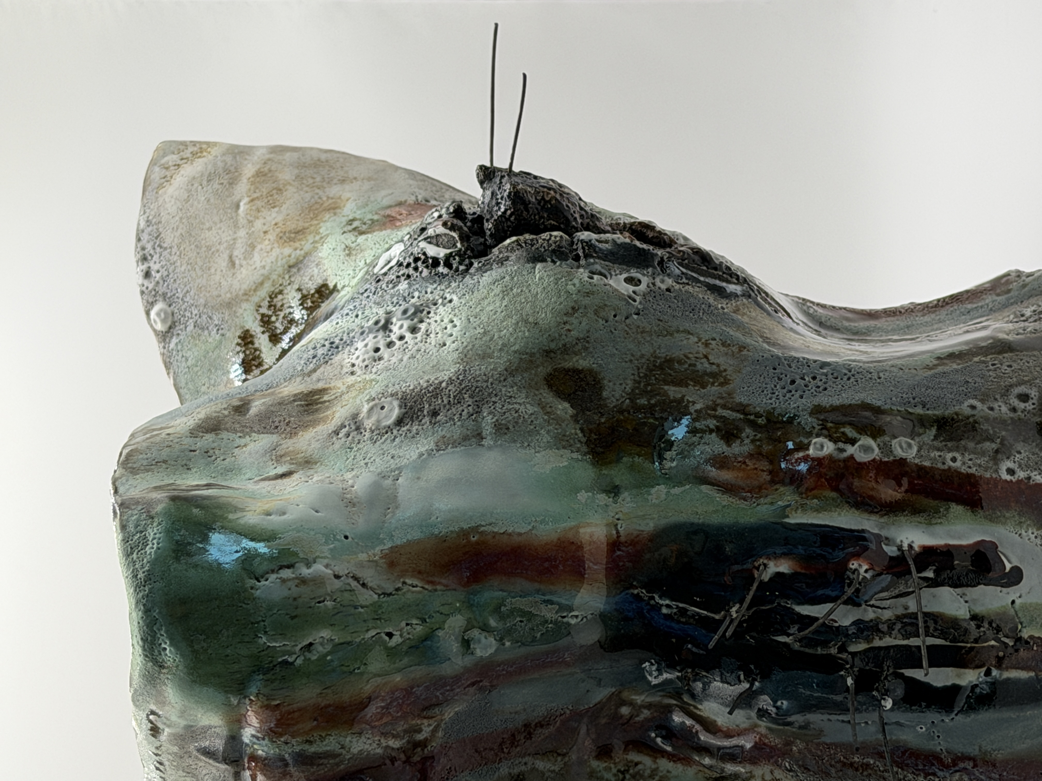 Self V detail — side glaze and wire